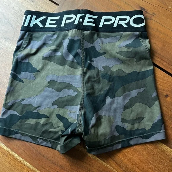 Nike Pro Camo Compression Shorts - Black and Green - Picture 2 of 2